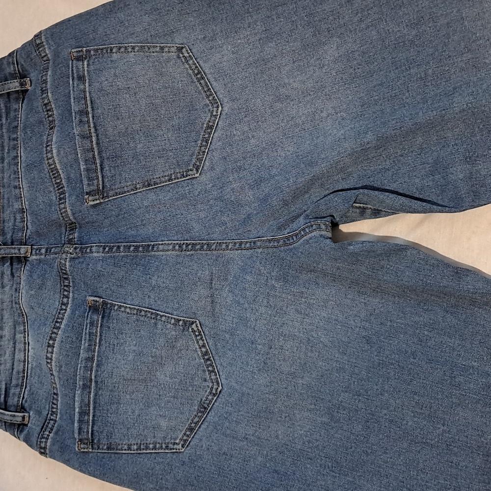 Eloquii Classic Split Leg Jeans. Size 14. Medium Wash. - Picture 11 of 15